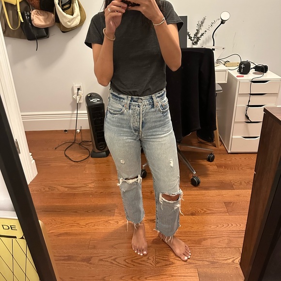 VINTAGE LEVIS HIGH WAISTED CUT OFFS - Picture 4 of 7